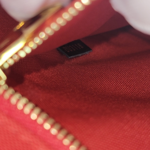 LOUIS VUITTON Reverse Monogram On The Go GM Tote Bag - Picture 4 of 15